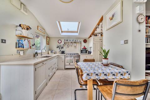 2 bedroom maisonette for sale, Lavington Road, London