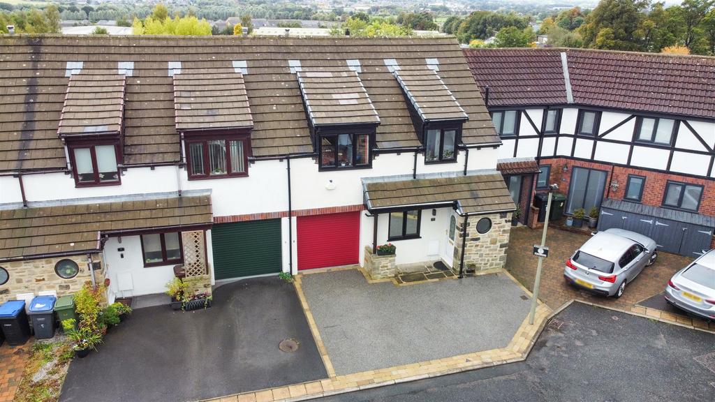 7 Calder Way - Front 002.jpg