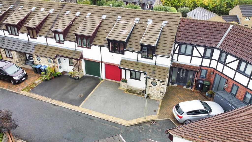 7 Calder Way - Front 003.jpg