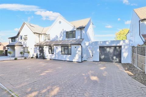 3 Carrington Close, Borehamwood, WD6 2HB