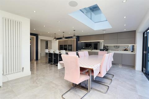 3 Carrington Close, Borehamwood, WD6 2HB
