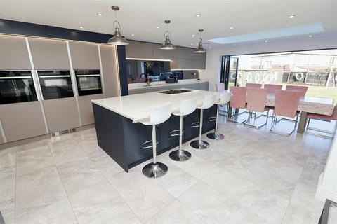 3 Carrington Close, Borehamwood, WD6 2HB