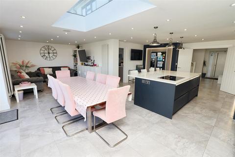 3 Carrington Close, Borehamwood, WD6 2HB