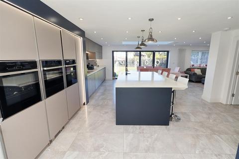 3 Carrington Close, Borehamwood, WD6 2HB
