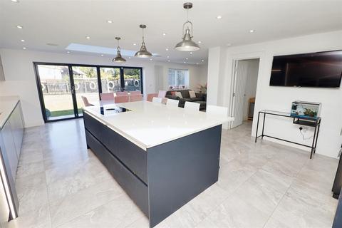 3 Carrington Close, Borehamwood, WD6 2HB