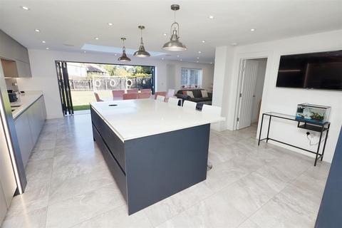 3 Carrington Close, Borehamwood, WD6 2HB