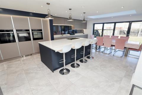 3 Carrington Close, Borehamwood, WD6 2HB