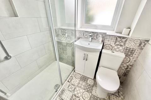 1 bedroom apartment to rent, Ferrara Quay