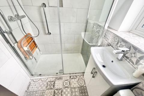 1 bedroom apartment to rent, Ferrara Quay