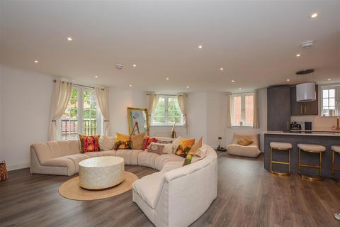 3 bedroom apartment for sale, Vaughan Williams Way, Warley, Brentwood