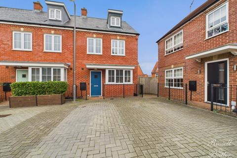 4 bedroom semi-detached house for sale, Turnside Street, Buckingham
