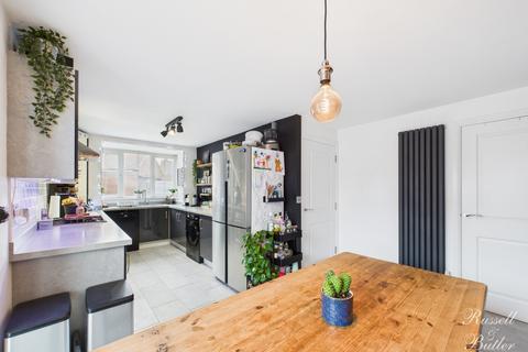 4 bedroom semi-detached house for sale, Turnside Street, Buckingham