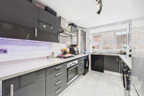 4 bedroom semi-detached house for sale, Turnside Street, Buckingham