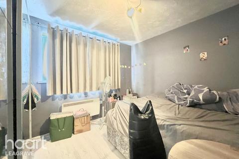 undefined, Simpson Close, Luton