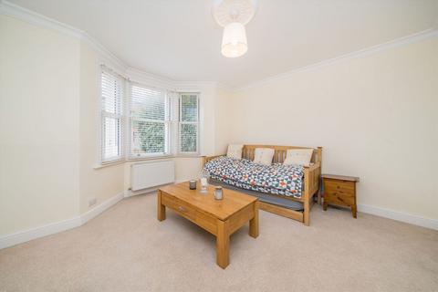 154 Ellerton Road, Surbiton, KT6 7UD
