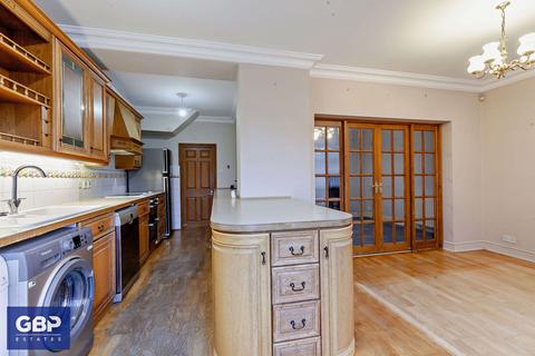 4 bedroom terraced house for sale, Stanley Avenue, Romford, RM2