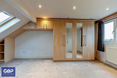 4 bedroom terraced house for sale, Stanley Avenue, Romford, RM2