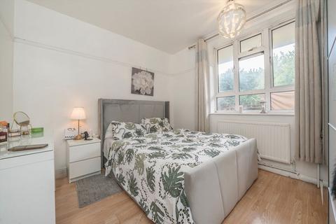 2 bedroom flat for sale, Stowe Road, London W12