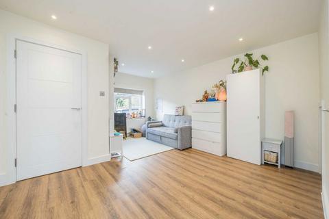 undefined, Aspen Close, London W5