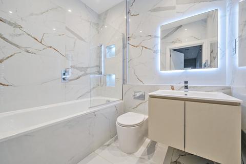 3 bedroom flat for sale, Oak Hill Road, Surbiton, Surrey, KT6