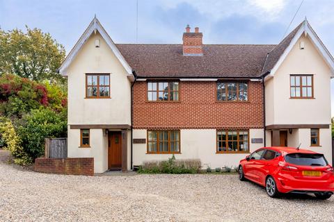 3 bedroom semi-detached house for sale, Maltings Drive, Epping