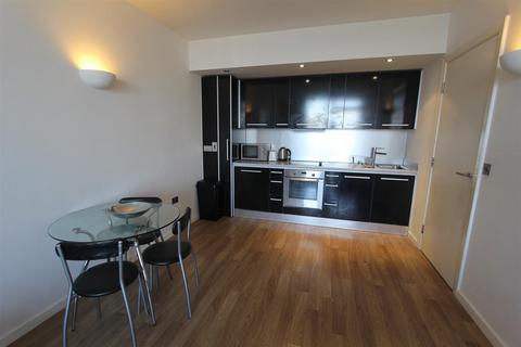 2 bedroom flat to rent, West Point, Wellington Street