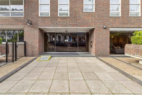 1 bedroom flat for sale, Pier House, Cheyne Walk, London, SW3