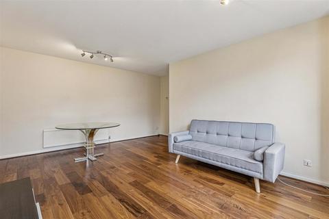 1 bedroom flat for sale, Pier House, Cheyne Walk, London, SW3