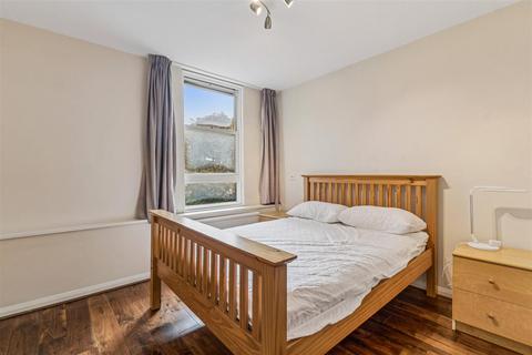 1 bedroom flat for sale, Pier House, Cheyne Walk, London, SW3