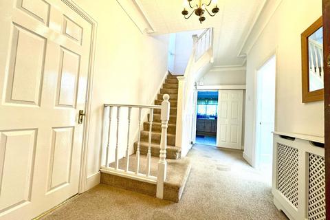 5 bedroom end of terrace house for sale, Campbell Avenue, Ilford, Essex, IG6