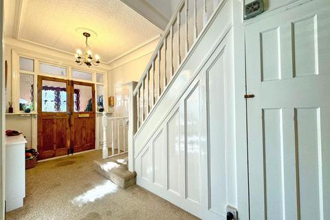5 bedroom end of terrace house for sale, Campbell Avenue, Ilford, Essex, IG6