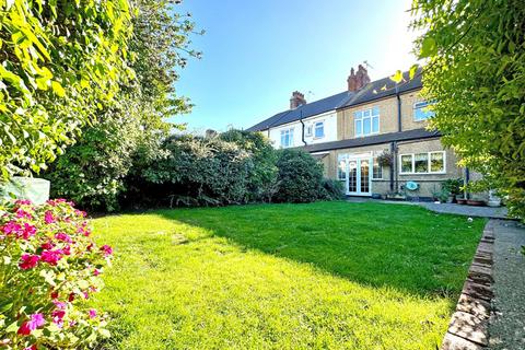 5 bedroom end of terrace house for sale, Campbell Avenue, Ilford, Essex, IG6
