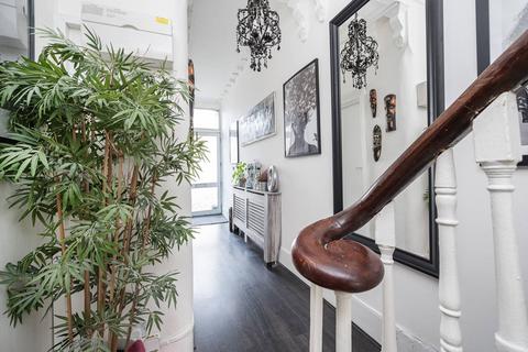4 bedroom flat for sale, St Marks Rise, Dalston, London, E8