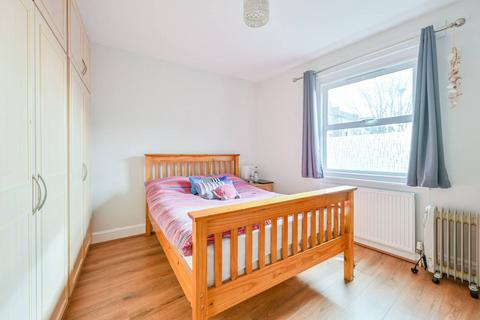 2 bedroom flat to rent, Uxbridge Road, Shepherd's Bush, London, W12