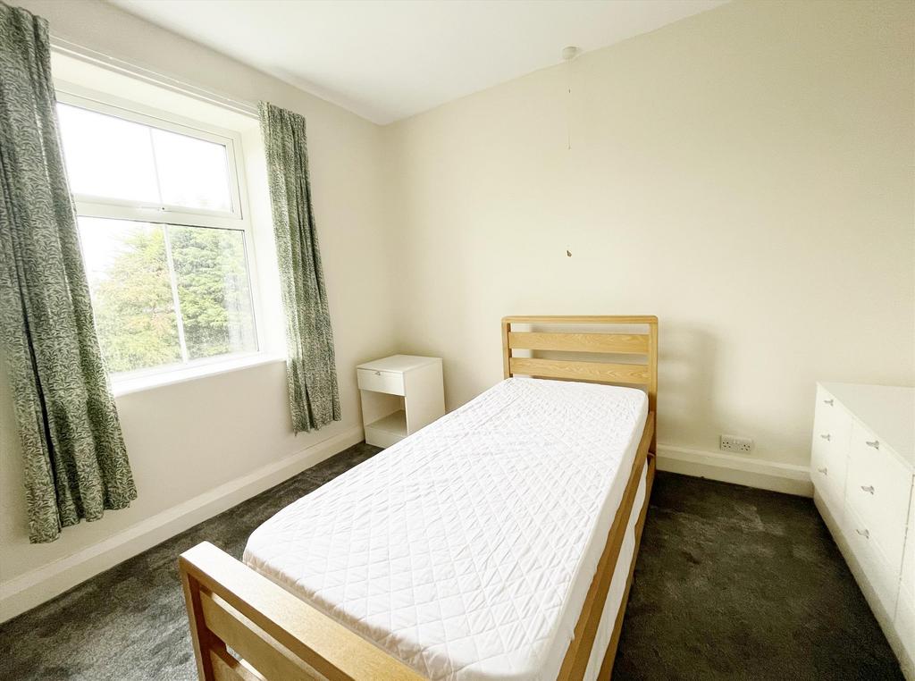Rear bedroom