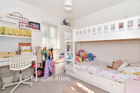 7 Braeburn Way, Basildon, SS14 3TU