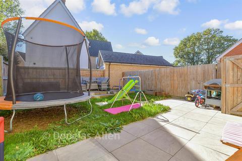 7 Braeburn Way, Basildon, SS14 3TU