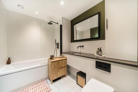 1 bedroom flat for sale, Balham High Road, London SW17