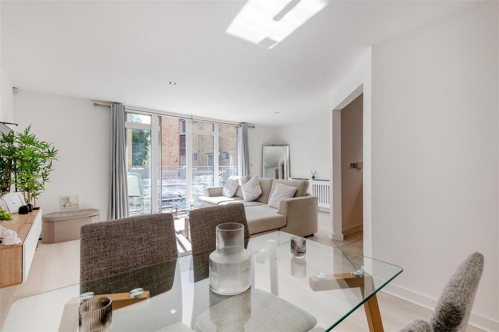 8662224-interior10.jpg