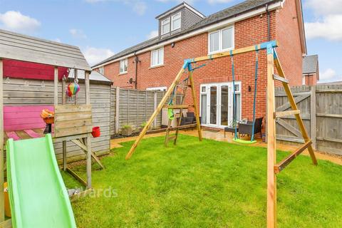 2 bedroom end of terrace house for sale, Perrin Road, Maidstone ME17