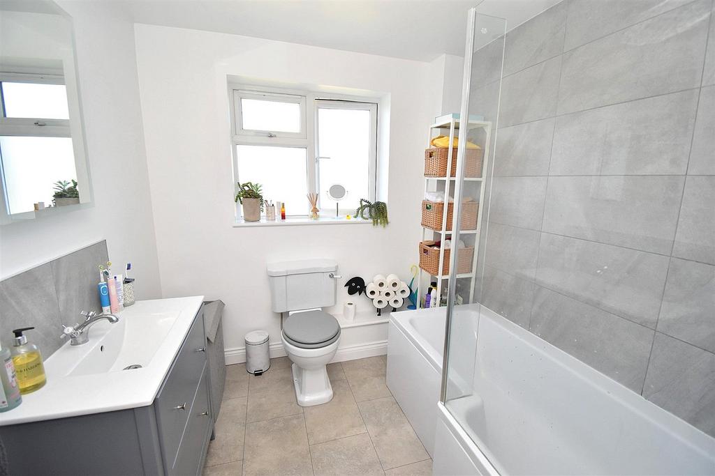 Family bathroom.jpg