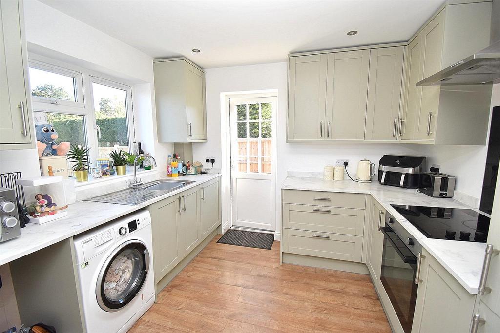 Kitchen 2.jpg