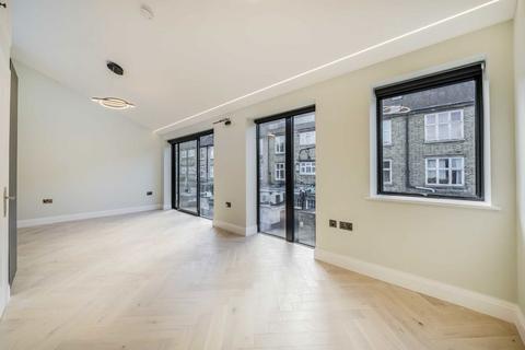 undefined, Aylmer Parade, London N2