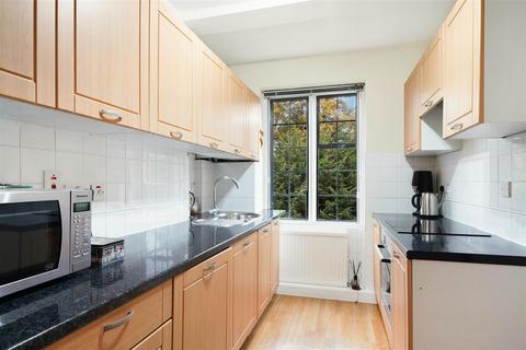 3 bedroom flat for sale, Bede House, Manor Fields, London