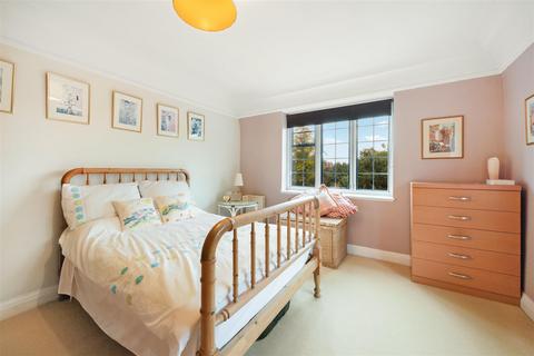 3 bedroom flat for sale, Bede House, Manor Fields, London