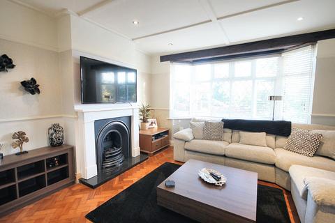 undefined, Woodmere Avenue, Shirley