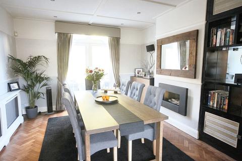 undefined, Woodmere Avenue, Shirley