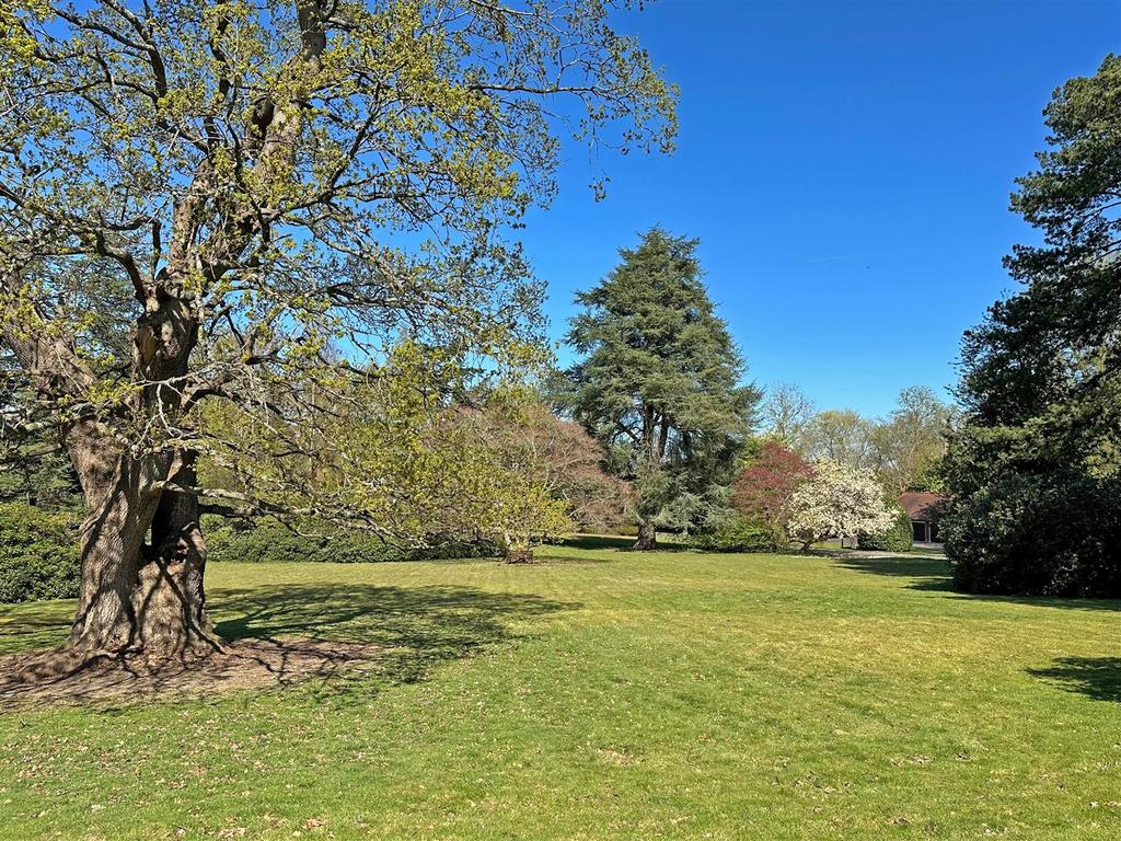 Front communal gardens