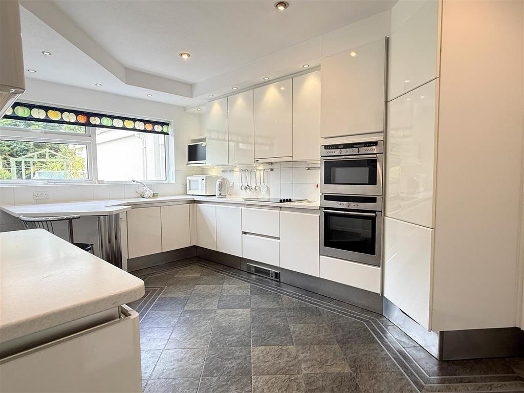 Dining kitchen