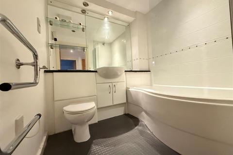 2 bedroom apartment for sale, 2 Gilbert House, Elmira Way, Salford